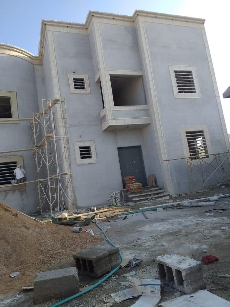 أعمال حفر وتجهيز أساسات المباني في مكة