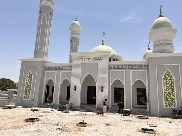 بناء جامع في المدينة المنورة