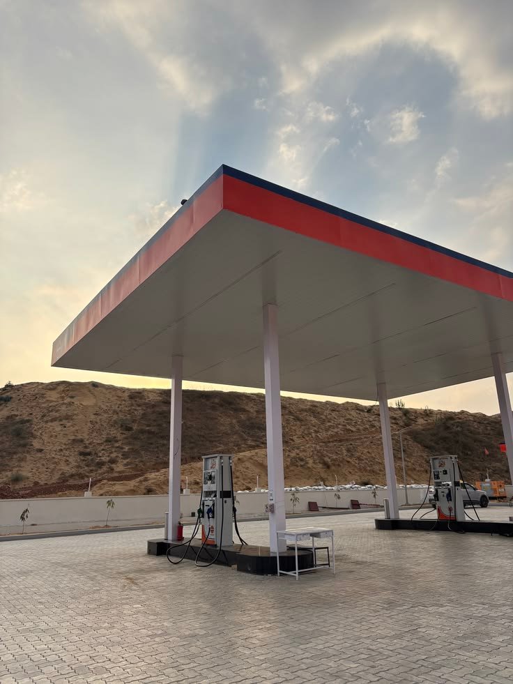 إنشاء محطات الوقود وتجهيز مرافقها المتكاملة